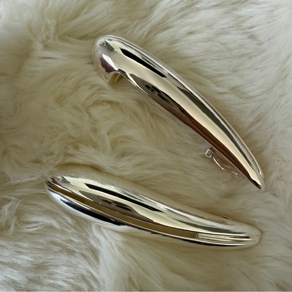 Tory Burch
Elongated Wave clip-on earrings - Picture 5 of 6